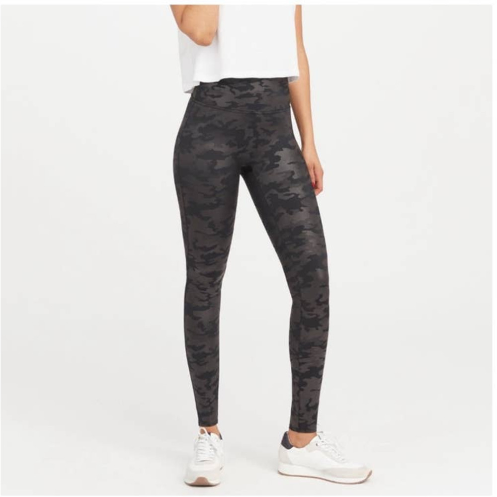 Spanx Women's Size Large Faux Leather Black Seamless Camo Shaping Gym Leggings